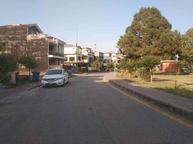 Park Facing 10 Marla House for Rent in Bahria Town Phase 4"