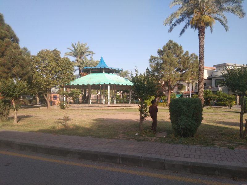 Park Facing 10 Marla House for Rent in Bahria Town Phase 4"