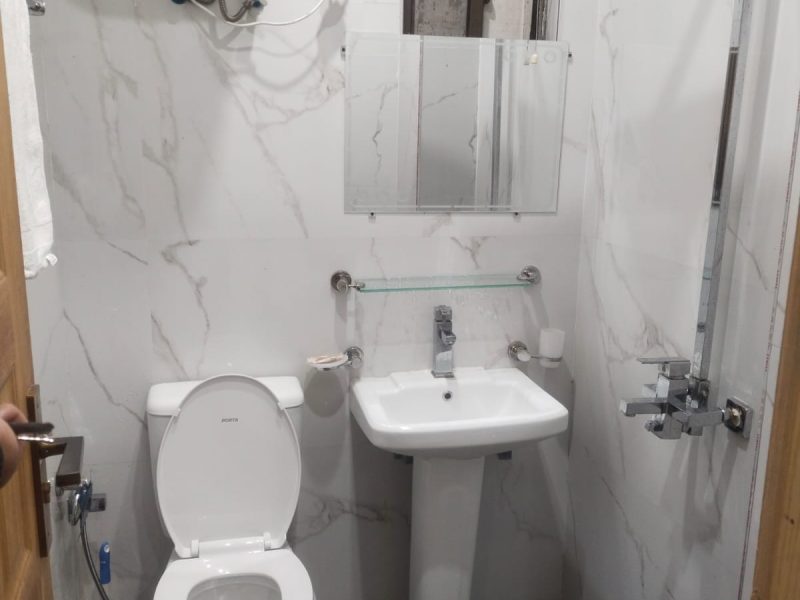 Luxury Furnished Studio Flat for Rent in Parkway Apartments | Prime Location