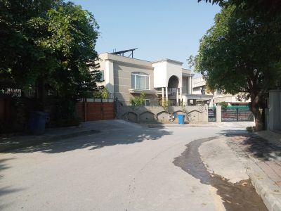 10 Marla Newly Renovated Double Unit House for Sale in Sector F, Safari Villas 1 Phase 1 Bahria Town