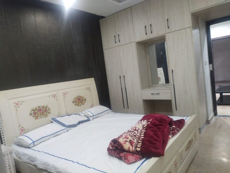 1 Bedroom Furnished Flat for Rent in Parkway Apartments | Affordable Living